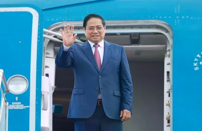 Le Premier ministre Pham Minh Chinh quitte Hanoï pour participer à la 16e Réunion annuelle des nouveaux champions du Forum économique mondial, qui se tiendra dans la ville de Tianjin (WEF Tianjin 16), et mener des activités de travail en Chine, du 24 au 27 juin 2025. Photo : VNA.