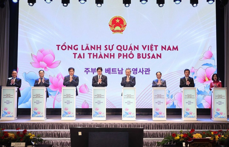 Le secrétaire général du Parti communiste du Vietnam To Lam assiste à la cérémonie d’inauguration du Consulat général du Vietnam à Busan. Photo : VNA.