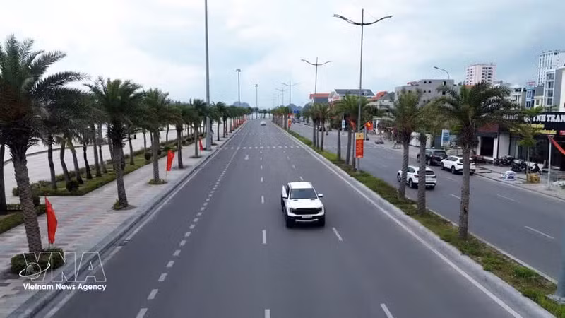 Au fil du temps, Quang Ninh a su conjuguer essor économique, consolidation de la défense et modernisation des infrastructures. Photo : VNA.