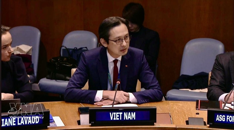 L’ambassadeur Do Hung Viet lors du symposium. Photo : VNA.