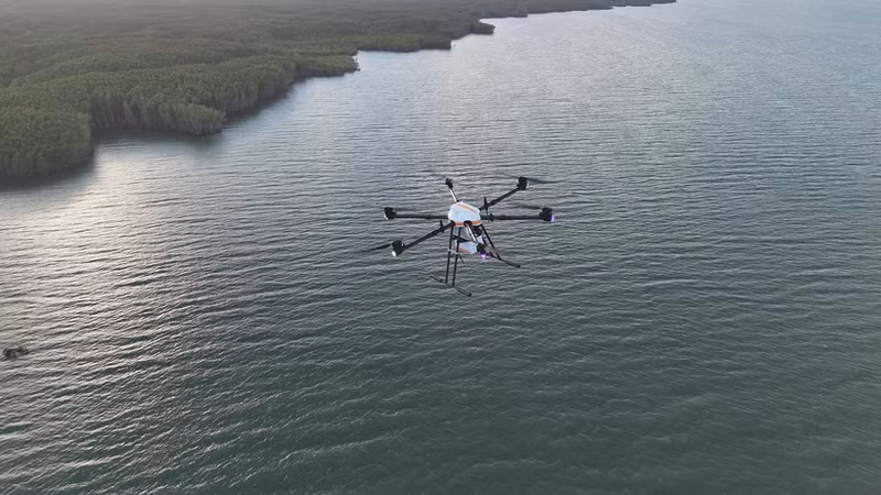 Un vol direct a été effectué avec succès, transportant un colis réel de Can Gio à Vung Tau. Photo : CT UAV.
