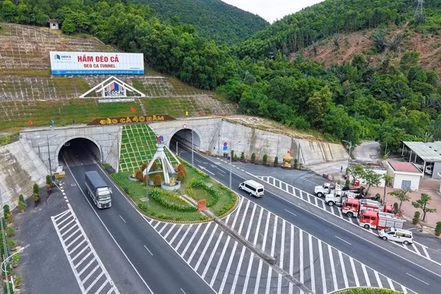 Un projet de tunnel est en cours de construction sur le réseau routier national dans le centre du Vietnam. Le groupe Deo Ca a proposé un plan de développement du réseau ferroviaire urbain Da Nang-Hoi An. (Photo : avec l’aimable autorisation du groupe Deo Ca)