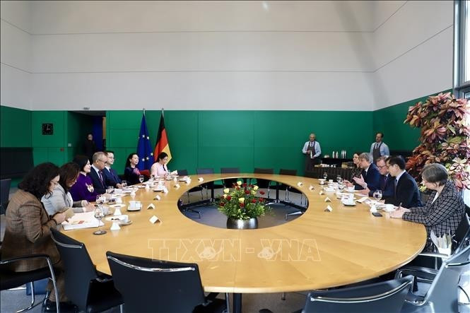 La délégation vietnamienne a eu des entretiens avec Bodo Ramelow, vice-président du Bundestag, Malte Kaufmann. Photo : VNA.