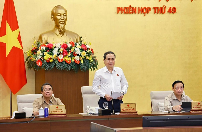 Le président de l'Assemblée nationale Trân Thanh Mân préside la 49e session du Comité permanent. Photo : VNA.