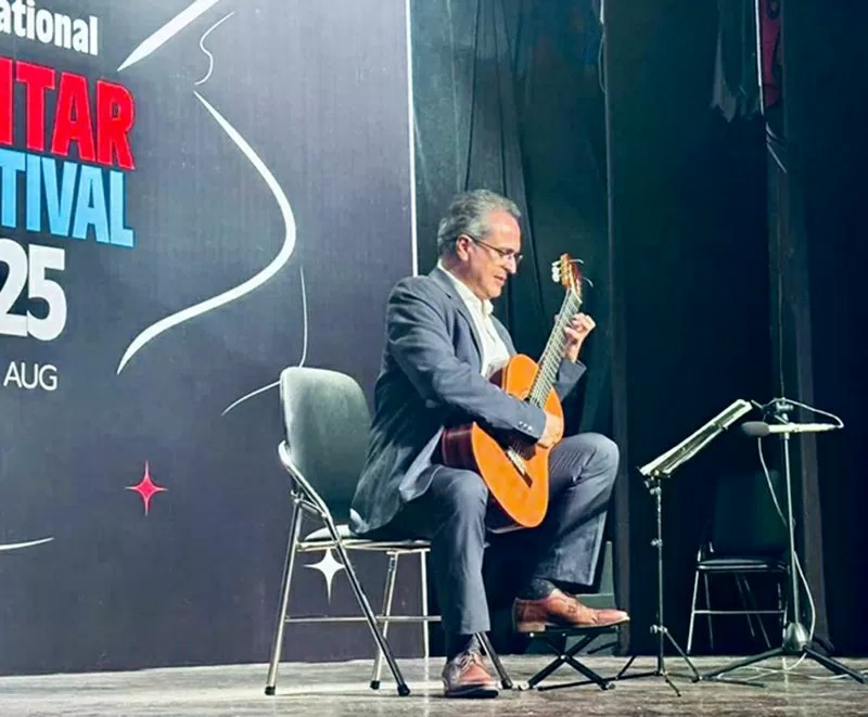 Le guitariste Maestro Mauricio Díaz Álvarez. Photo : baoquocte.vn