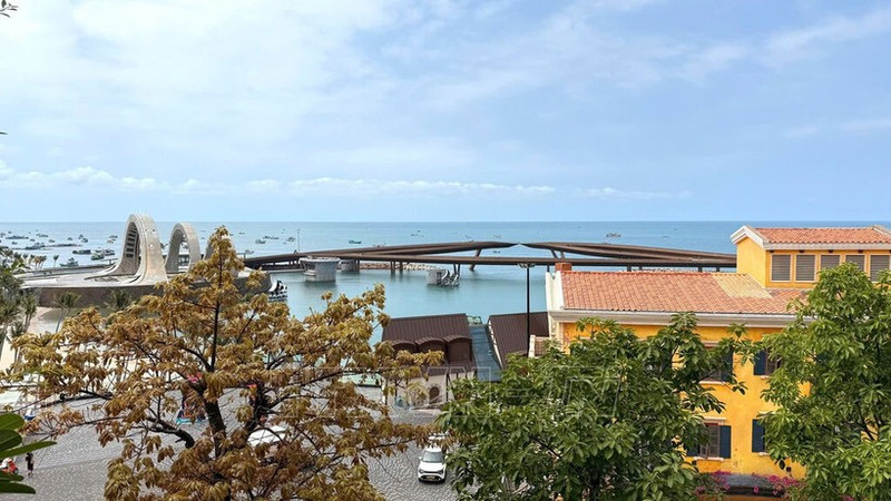 Un coin de Sunset Town, à Phu Quôc. Photo : VNA