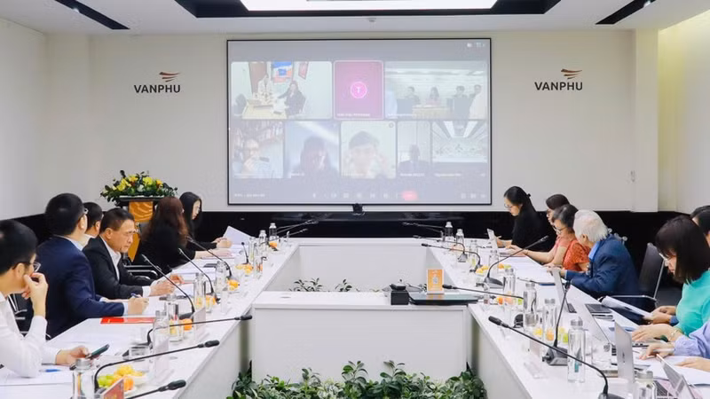 Le séminaire « Experts franco-vietnamiens sur la coopération en matière de recherche et de collecte de documents historiques et de développement des ressources humaines pour le Musée du Parti communiste vietnamien ». Photo : NDEL.