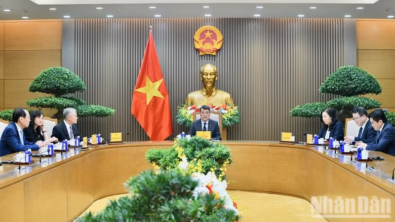 Le Premier ministre Lê Minh Hung s’est entretenu au téléphone mardi 11 août avec le Premier ministre néerlandais, Rob Jetten. Photo: NDEL