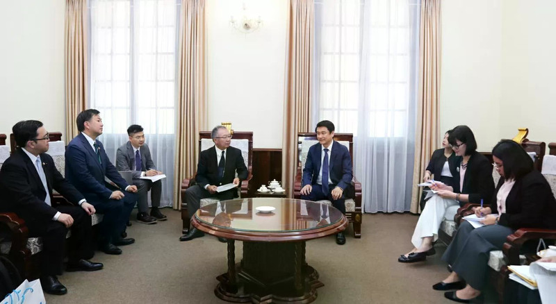 Le vice-ministre des Affaires étrangères, Le Anh Tuan, a reçu le 9 juillet à Hanoi Nakata Takahiro, consul honoraire du Vietnam à Hokkaido. Photo : baoquocte.vn
