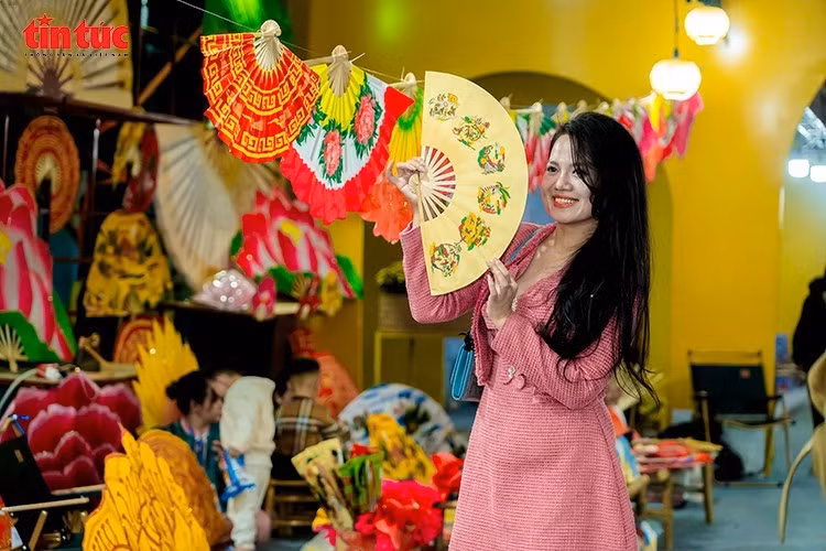 Le Festival de la gastronomie et du tourisme des villages de métier de Hanoï attire plus de 30 000 visiteurs. Photo : VNA.