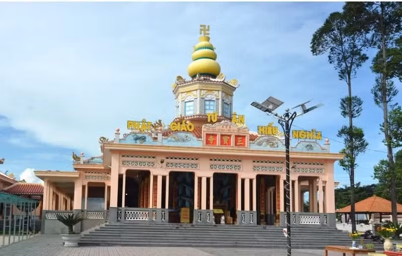 La pagode Tam Buu Phi Lai du bouddhisme Tu An Hieu Nghia dans la commune de Ba Chuc, province d'An Giang. Photo : thanhnien.vn