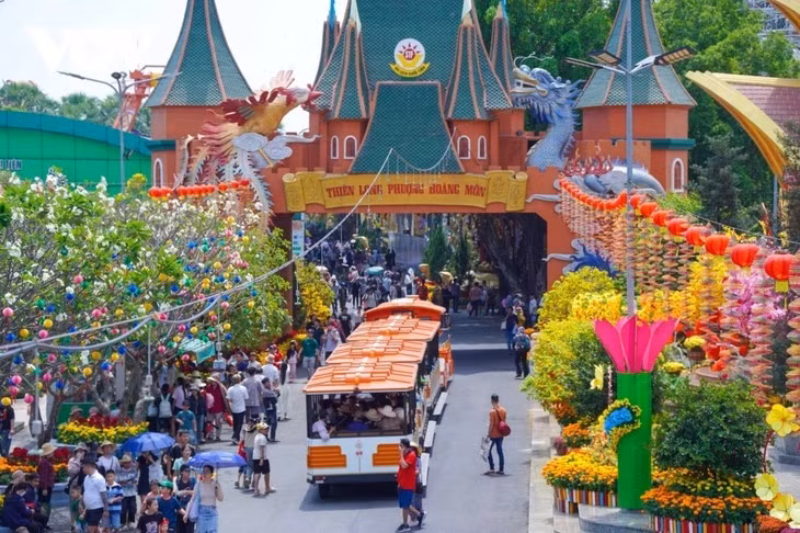 À l’occasion du Nouvel An lunaire, près de 14 millions de visiteurs ont été recensés sur l’ensemble du territoire durant les neuf jours de congés. Photo : VOV.