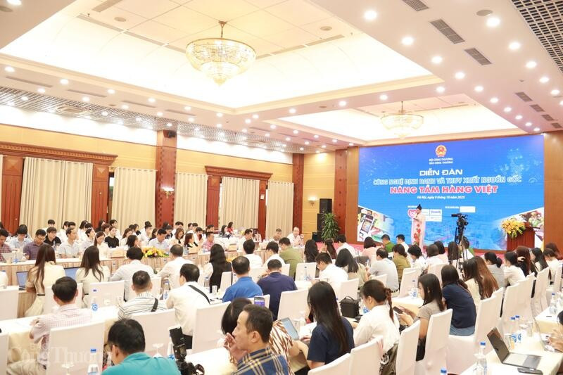 Forum « Technologies d’identification et traçabilité - élever la valeur des produits vietnamiens ». Photo : congthuong.vn