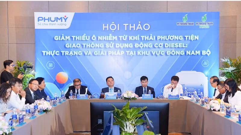 L'atelier sur le thème « Réduire la pollution atmosphérique due aux véhicules diesel dans la région du Sud-Est ». Photo : VNA.