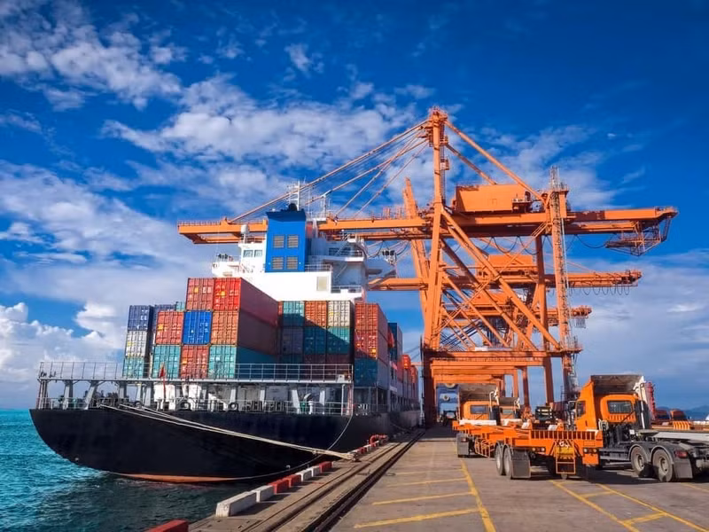 Sur l’ensemble des cinq premiers mois de l’année, les exportations vietnamiennes ont progressé de 19,5 %, tandis que les importations ont enregistré une hausse plus marquée de 30,8 %. Photo : VOV