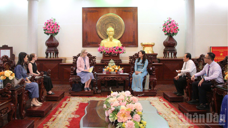 Le 7 août après-midi, Nguyen Thi Ngoc Diep, vice-présidente du Comité populaire municipal le Comité populaire de la ville de Can Tho a reçu une délégation du consulat général d’Australie à Ho Chi Minh-Ville. Photo : NDEL.
