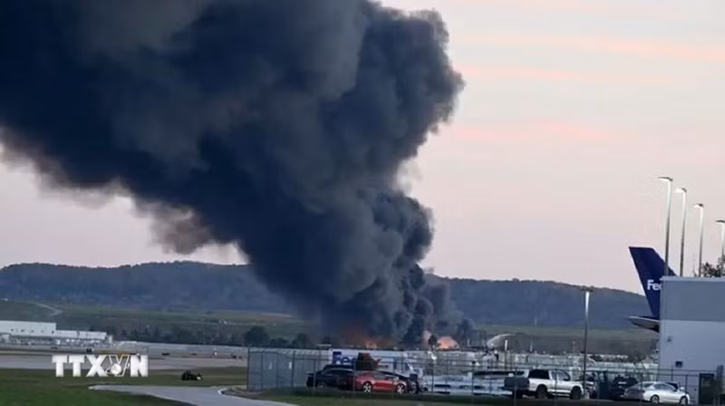 L'avion cargo UPS s'est écrasé et a pris feu à Louisville. Photo : Getty Images/VNA.