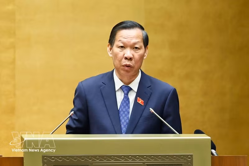 Le président de la Commission de l'économie et des finances de l'Assemblée nationale, Phan Van Mai s'exprime à la session. Photo : VNA.