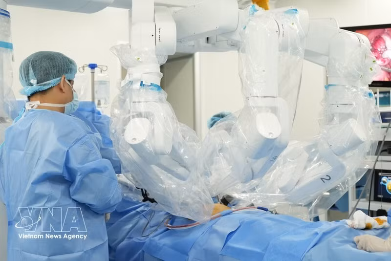 Chirurgie robotique à distance. Photo : VNA.