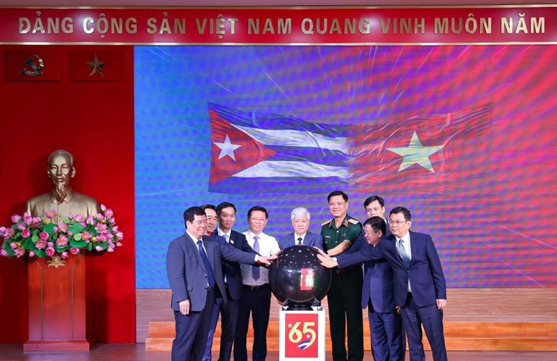 La campagne de collecte de fonds « 65 ans de solidarité Vietnam–Cuba ». Photo : VNA.