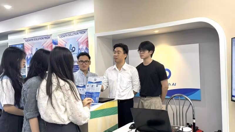 Le secteur des technologies de l’information tend à recruter des postes plus qualifiés et plus expérimentés. Photo : NDEL.