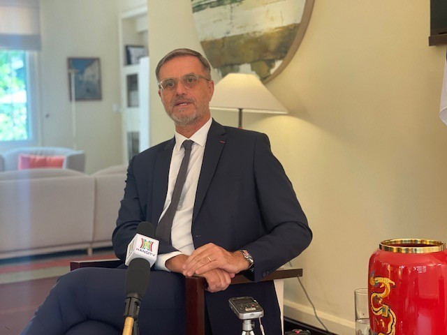 Olivier brochet, ambassadeur de France au Vietnam. Photo : VOV.
