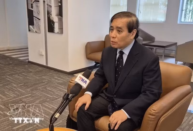 Le professeur Vu Minh Khuong, de l’École de politique publique Lee Kuan Yew de l’Université nationale de Singapour. Photo : VNA.