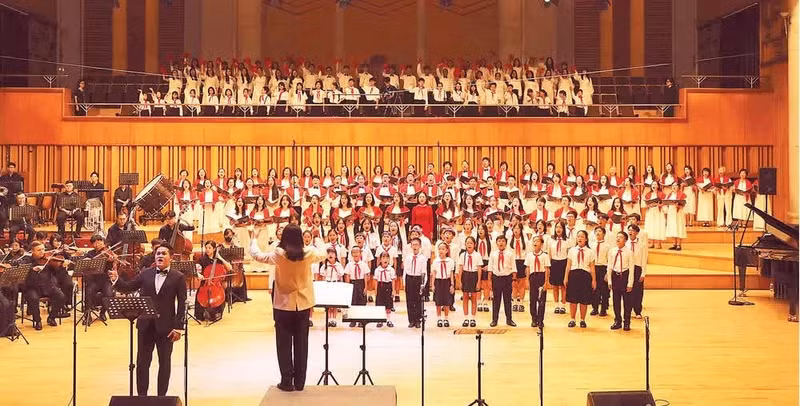 Le chœur Gio Xanh donne des concerts réunissant des membres de plusieurs générations. Photo : NDEL.