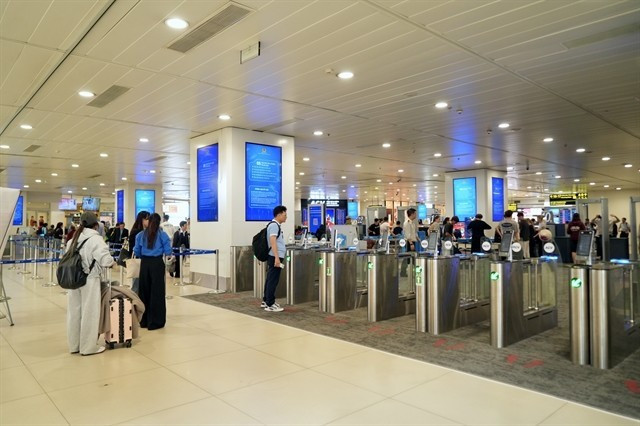 Vietnam Airlines encourage ses passagers à utiliser la technologie biométrique pour simplifier l'enregistrement à l'aéroport et réduire les temps d'attente. Photo : VNA