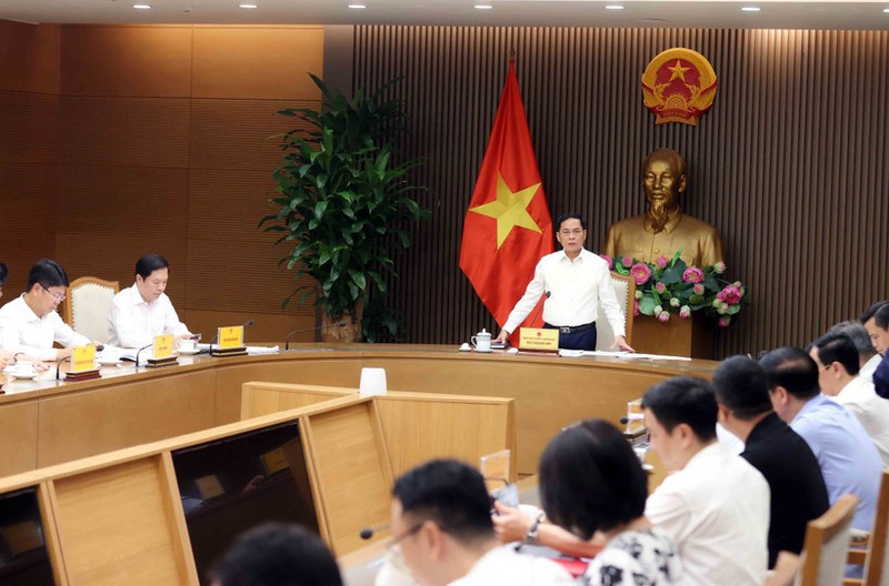 Le vice-Premier ministre Bui Thanh Son préside la première réunion du comité directeur pour l’ouverture à la signature de la Convention des Nations Unies contre la cybercriminalité et les événements connexes au Vietnam, le 13 octobre. Photo : VNA.
