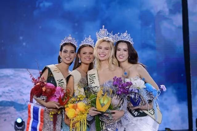 Les quatre finalistes de Miss Terre 2025, avec la Vietnamienne Trinh My Anh, élue Miss Terre - Eau. Photos fournies par les organisateurs.