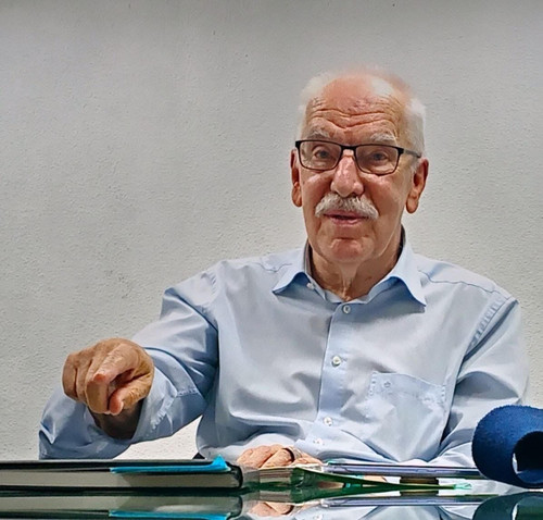 Dr Carolus Wimmer, Président de la Maison de l'Amitié Venezuela–Vietnam. Dr Carolus Wimmer, Président de la Maison de l'Amitié Venezuela–Vietnam.
