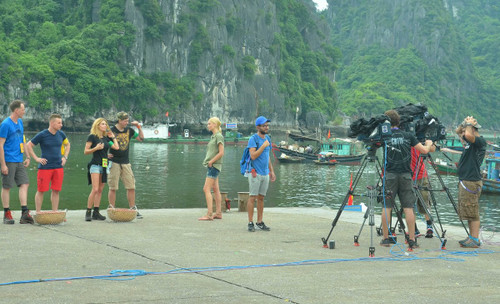 L'équipe de « The Creator » a choisi la baie d'Ha Long au Vietnam pour tourner une scène du film. Photo : baovanhoa. L'équipe de « The Creator » a choisi la baie d'Ha Long au Vietnam pour tourner une scène du film. Photo : baovanhoa.