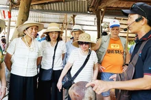 Les villages d’artisanat, les produits locaux et l’écosystème économique rural sont de plus en plus associés au tourisme et à la culture. Photo : Nam Hai.