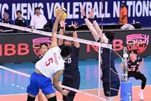 L'équipe nationale masculine de volley-ball du Vietnam s'est qualifiée pour les quarts de finale de la Coupe des Nations AVC malgré sa défaite face à la République de Corée lors du dernier match de la phase de groupes. Photo : AVC. 