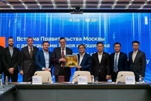 Photo de groupe des délégués des deux pays. Photo : VNA. 