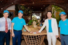 La Fondation vietnamienne pour la prévention des méfaits du tabac, en partenariat avec les autorités locales, a fait apposer des panneaux « Interdiction de fumer » dans les hôtels et restaurants. Une initiative qui participe à la création d’un environnement sans fumée, tout en contribuant à renforcer l’attractivité touristique.