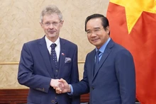 Le président du Comité populaire de Ho Chi Minh-Ville, Nguyen Van Duoc (à droite), et le président du Sénat du Parlement de la République tchèque, Milos Vystrcil. Photo : VNA. 