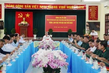 Le secrétaire général du Parti et secrétaire de la Commission militaire centrale, To Lam lors de la visite de travail dans la zone spéciale de Tho Chau. Photo : VNA 