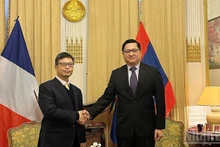 Les ambassadeurs Trinh Duc Hai et Kalamoungkhoune Souphanouvong sont convenus de poursuivre et de renforcer la tradition d’une coopération étroite entre les deux représentations diplomatiques du Vietnam et du Laos à Paris.
