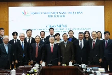 Les délégués posent pour une photo souvenir.