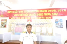 Le lieutenant-colonel Nguyen Quoc Tuan, exprime sa confiance à travers chaque bulletin de vote.