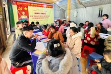 La commune de Pa Tan organise des cours de langue mang pour les jeunes, selon une méthode orale traditionnelle.