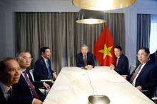 Le secrétaire général To Lam s’entretient par téléphone avec l’ancien sénateur américain Patrick Leahy. Photo: VNA 