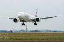 Un avion des Emirates Airlines à l'aéroport international de Noi Bai. Photo : Vietnam+ 