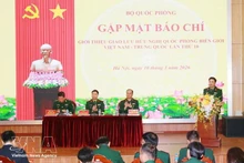 Conférence de presse sur le 10ᵉ Échange d’amitié de défense Vietnam-Chine. Photo : VNA. 