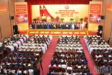 Le Comité du Parti de la ville de Dà Nang pour le mandat 2025-2030 fait ses débuts lors du premier Congrès du Parti de la ville. Photo : VNA. 