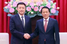 Le général Luong Tam Quang (droite), ministre vietnamien de la Sécurité publique, et le ministre chinois de la Sécurité publique, Wang Xiaohong. Photo : VNA. 
