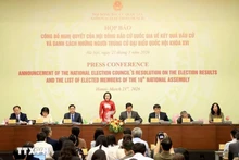 Conférence de presse pour annoncer la résolution relative aux résultats des élections ainsi que la liste des élus à l’Assemblée nationale de la XVIe législature. Photo: Tuân Anh/TTXVN
