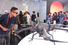 Un dispositif de reconnaissance aérienne des radiations présenté par l’Institut des sciences et technologies militaires (État-major général). Photo : Tran Luu